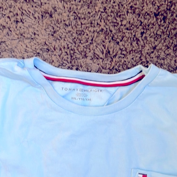 Tommy Hilfiger men’s XL light blue pocket short sleeve t-shirt. NWT - Picture 3 of 5